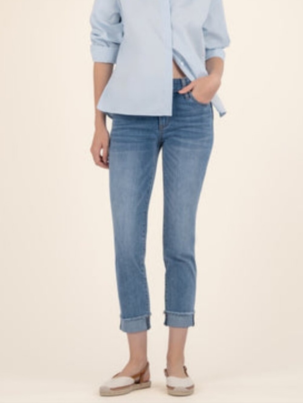 Kut from the Kloth Amy Crop Straight Light Blue Jeans